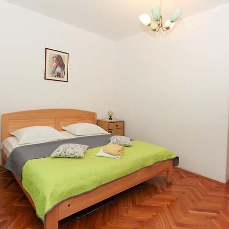 Apartmani Mila Pag Town Exteriör bild