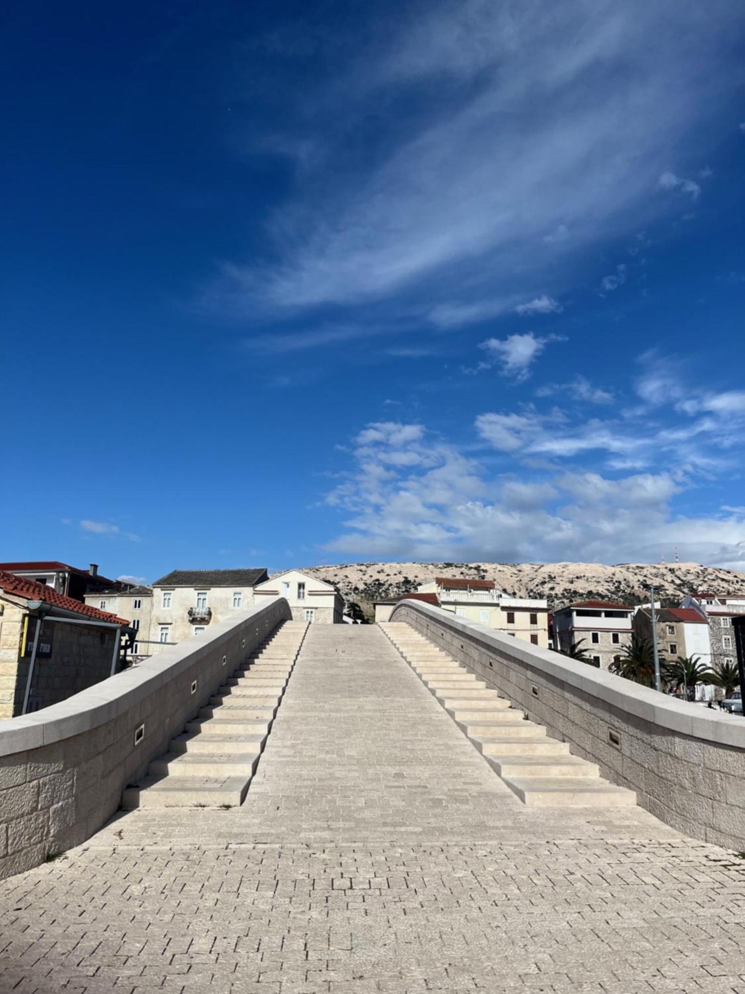 Apartmani Mila Pag Town Exteriör bild