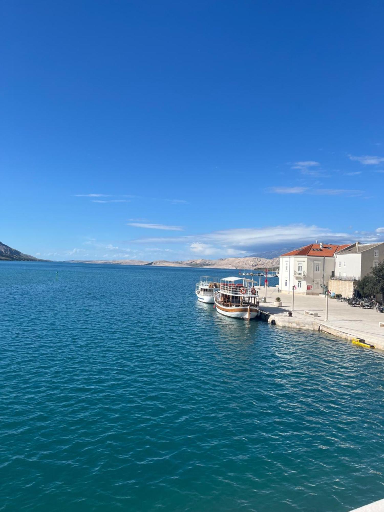 Apartmani Mila Pag Town Exteriör bild