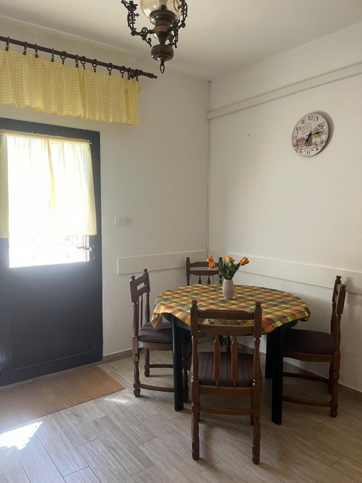 Apartmani Mila Pag Town Exteriör bild