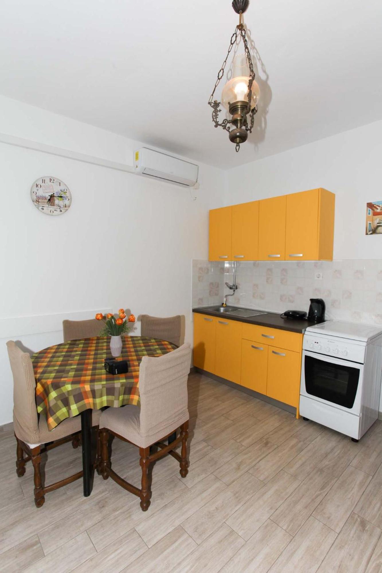 Apartmani Mila Pag Town Exteriör bild