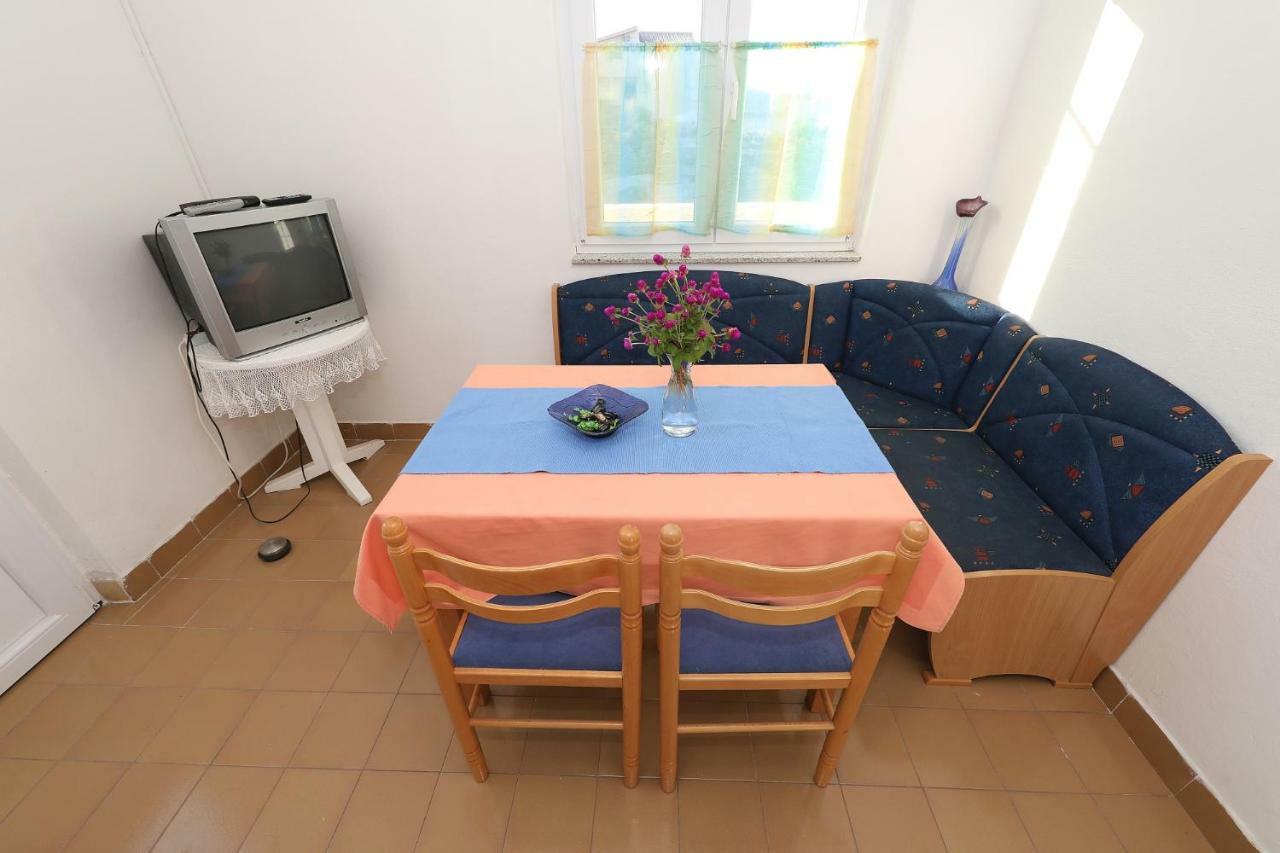 Apartmani Mila Pag Town Exteriör bild