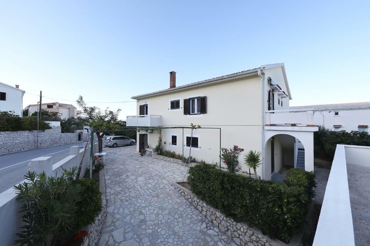 Apartmani Mila Pag Town Exteriör bild