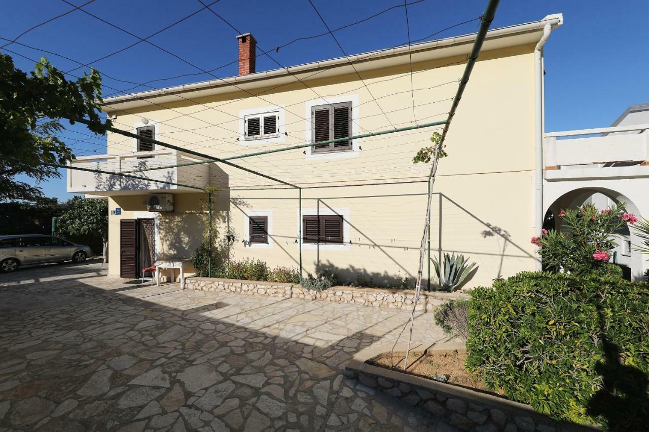 Apartmani Mila Pag Town Exteriör bild