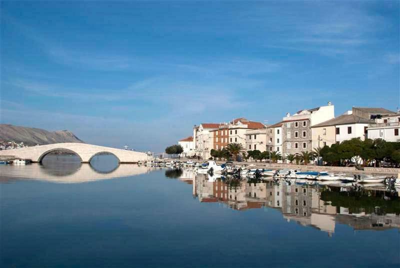 Apartmani Mila Pag Town Exteriör bild