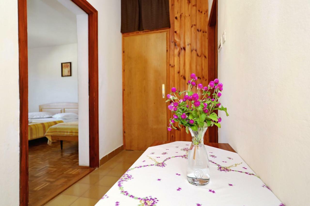 Apartmani Mila Pag Town Exteriör bild
