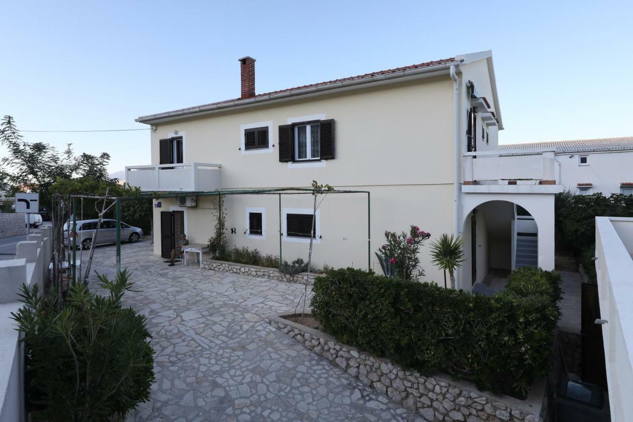 Apartmani Mila Pag Town Exteriör bild