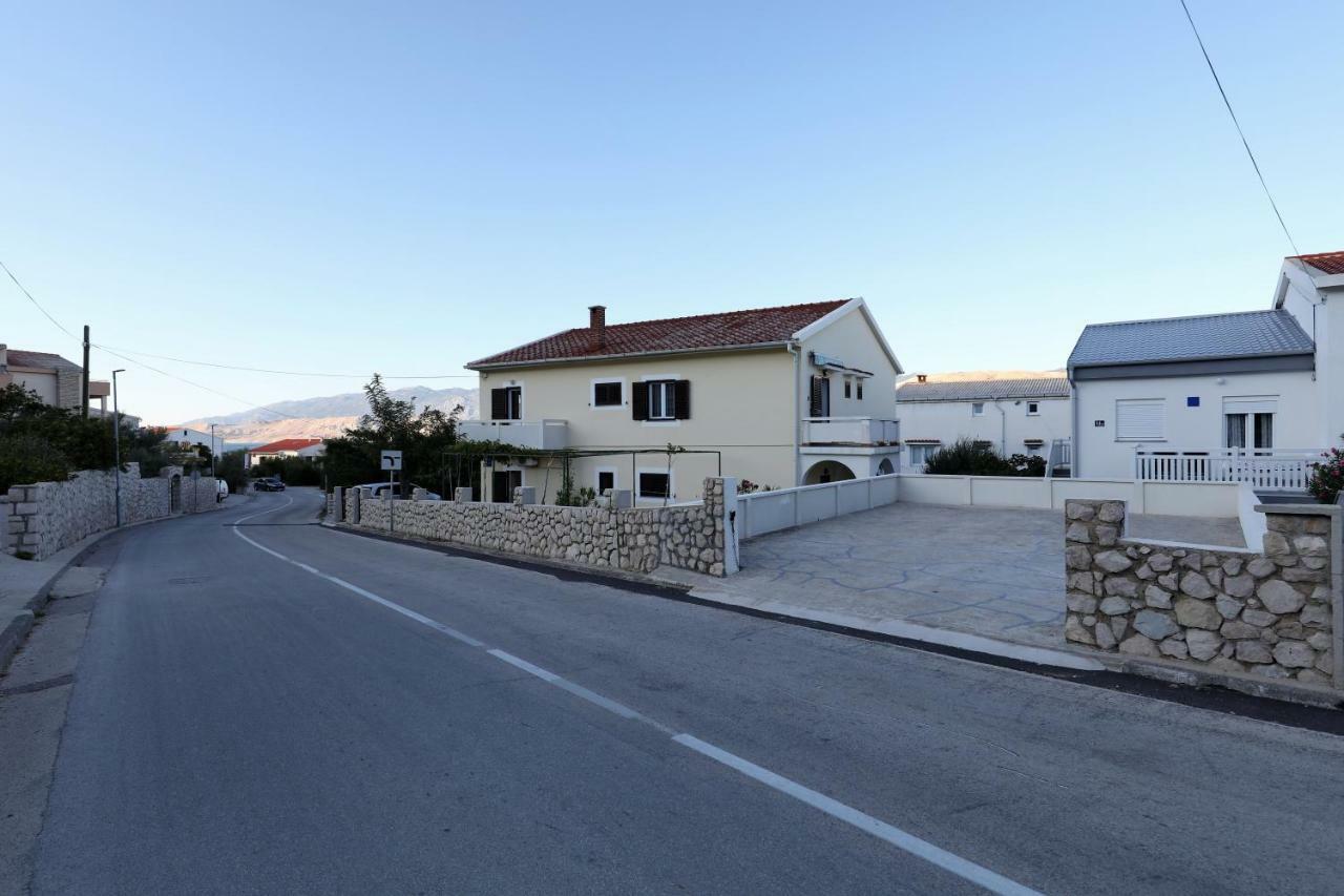 Apartmani Mila Pag Town Exteriör bild