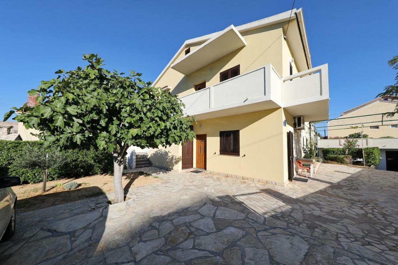 Apartmani Mila Pag Town Exteriör bild