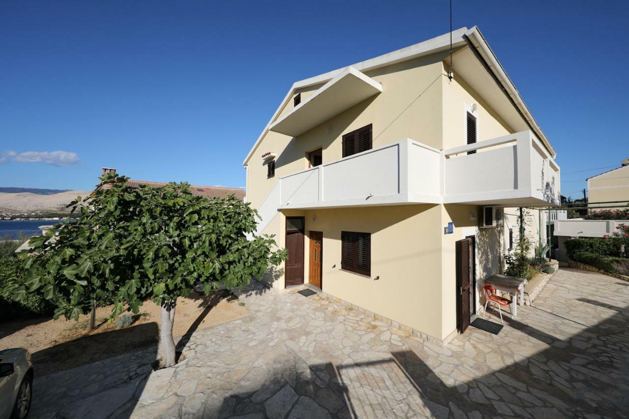 Apartmani Mila Pag Town Exteriör bild